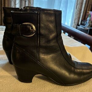 Clarks Active Air Black Leather Ankle Booties with Side Buckle Side Zip 5.5